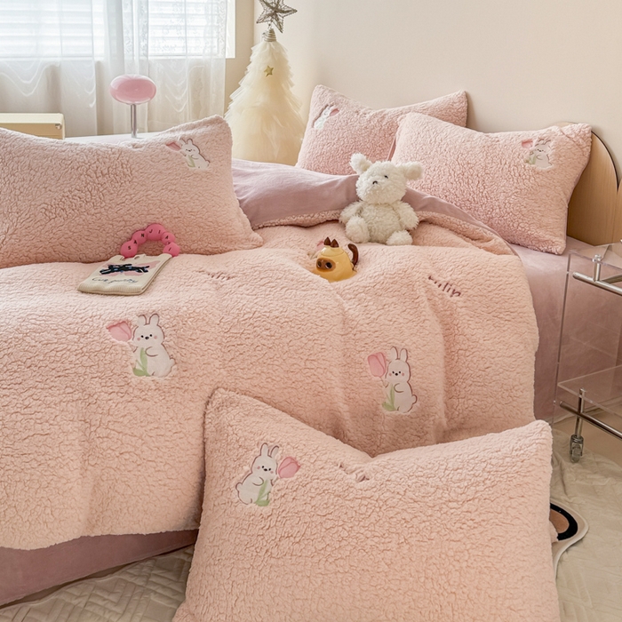 91家纺网 家纺一手货源 找家纺 （总）懒猫家纺 2025新款羊羔绒毛巾绣四件套