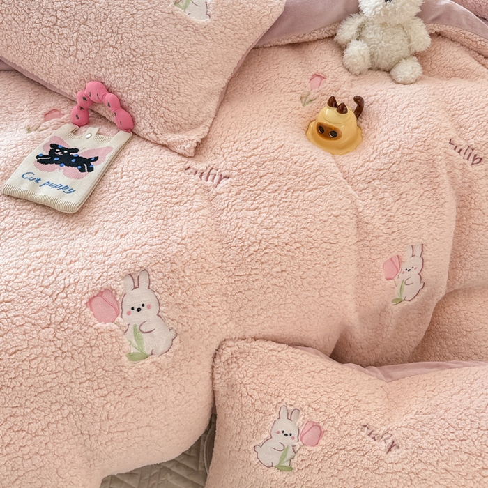 91家纺网 家纺一手货源 找家纺 （总）懒猫家纺 2025新款羊羔绒毛巾绣四件套