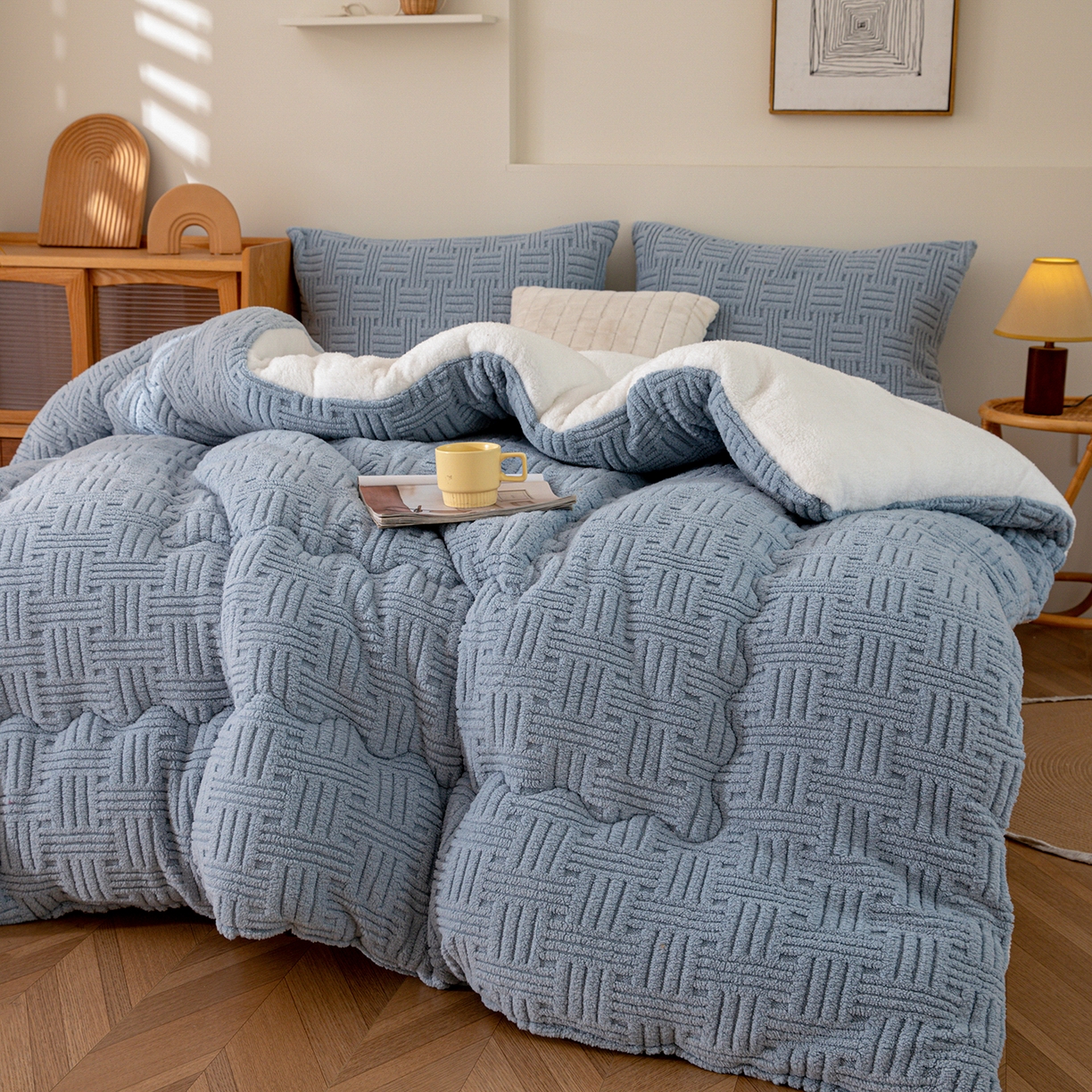 91家纺网 家纺一手货源 找家纺 牛魔王家居 2025新款加厚保暖羊羔绒冬被被子舒棉绒提花塔芙绒外贸跨境专供 暖冬系列-雾霾灰