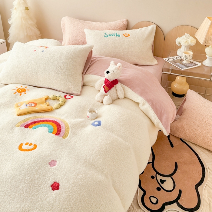 91家纺网 家纺一手货源 找家纺 懒猫家纺 2025新款羊羔绒毛巾绣四件套 彩虹心情