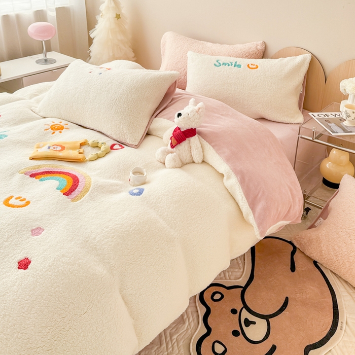 91家纺网 家纺一手货源 找家纺 懒猫家纺 2025新款羊羔绒毛巾绣四件套 彩虹心情