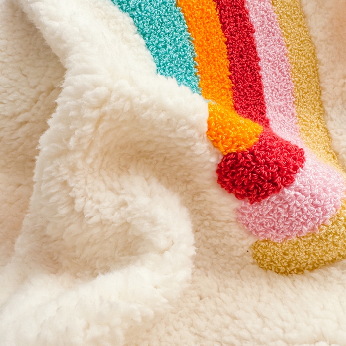 91家纺网 家纺一手货源 找家纺 懒猫家纺 2025新款羊羔绒毛巾绣四件套 彩虹心情