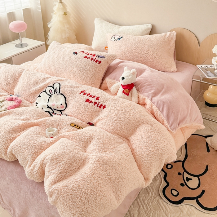 91家纺网 家纺一手货源 找家纺 懒猫家纺 2025新款羊羔绒毛巾绣四件套 绘画兔