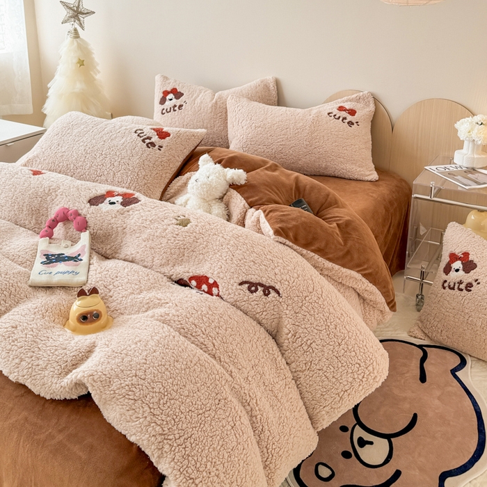 91家纺网 家纺一手货源 找家纺 懒猫家纺 2025新款羊羔绒毛巾绣四件套 麦乐狗