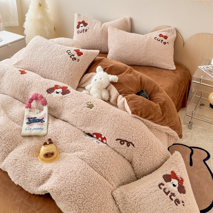 91家纺网 家纺一手货源 找家纺 懒猫家纺 2025新款羊羔绒毛巾绣四件套 麦乐狗