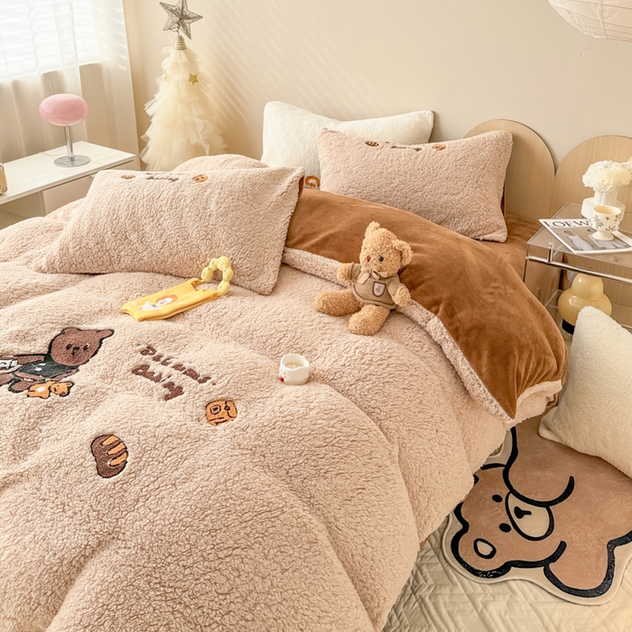 91家纺网 家纺一手货源 找家纺 懒猫家纺 2025新款羊羔绒毛巾绣四件套 熊先生