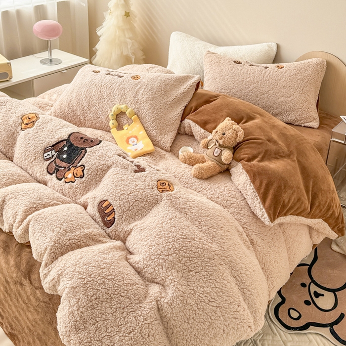 91家纺网 家纺一手货源 找家纺 懒猫家纺 2025新款羊羔绒毛巾绣四件套 熊先生