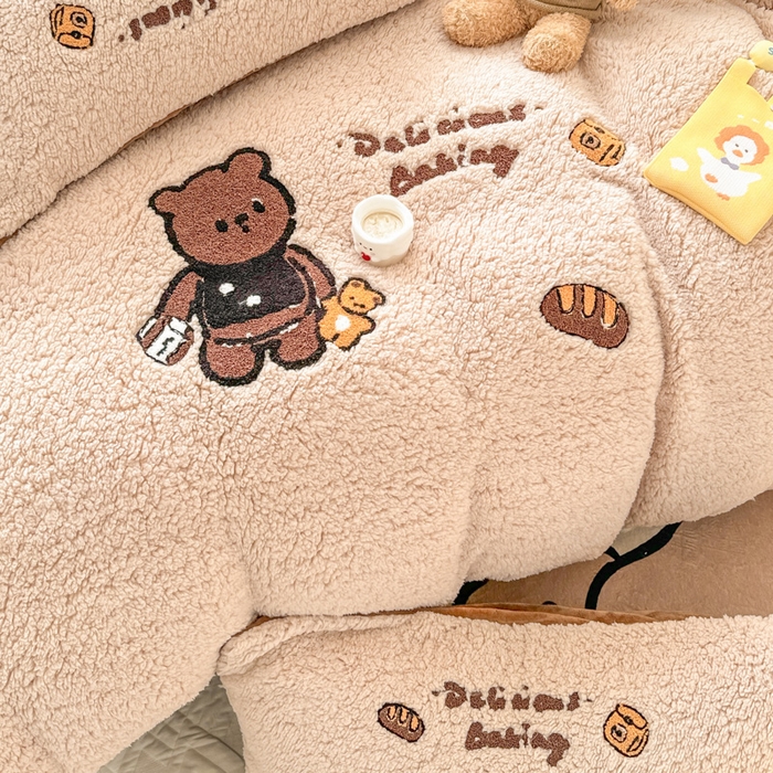 91家纺网 家纺一手货源 找家纺 懒猫家纺 2025新款羊羔绒毛巾绣四件套 熊先生