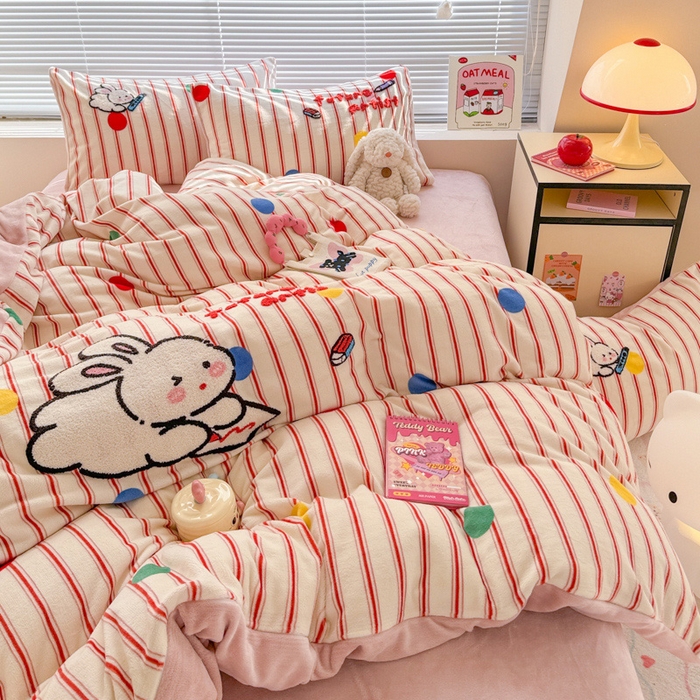 91家纺网 家纺一手货源 找家纺 懒猫家纺 2025新款印花牛奶绒毛巾绣四件套 画画小兔