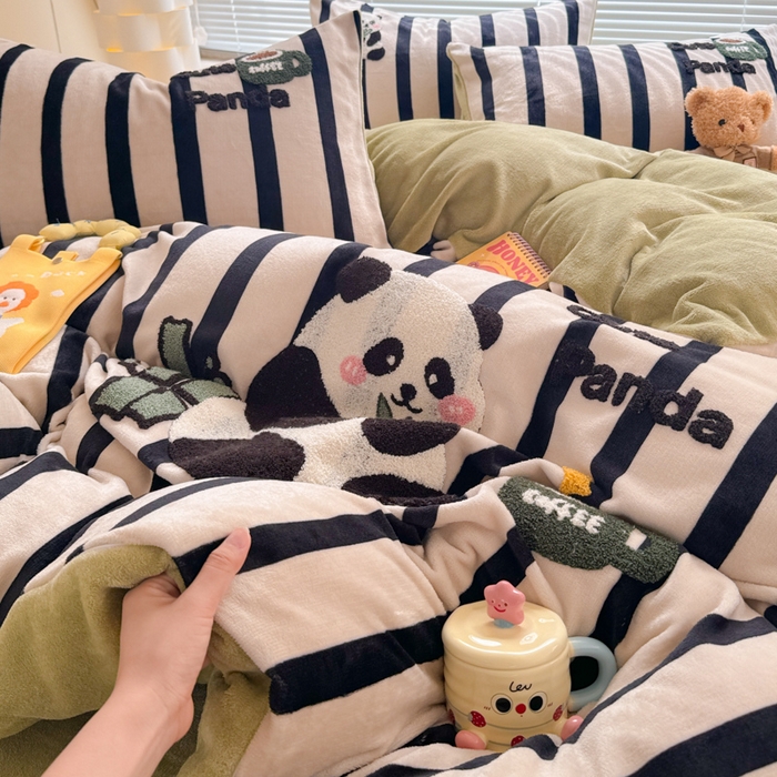 91家纺网 家纺一手货源 找家纺 懒猫家纺 2025新款印花牛奶绒毛巾绣四件套 咖啡熊猫