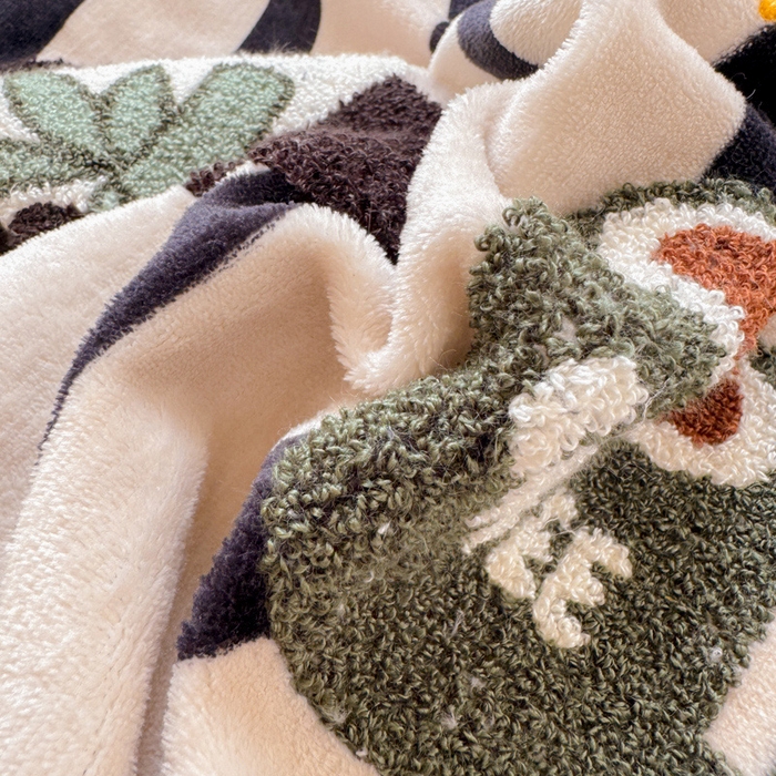 91家纺网 家纺一手货源 找家纺 懒猫家纺 2025新款印花牛奶绒毛巾绣四件套 咖啡熊猫