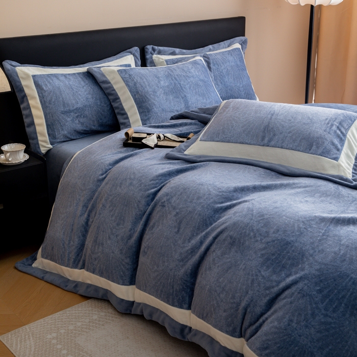 91家纺网 家纺一手货源 找家纺 懒猫家纺 2025新款牛奶绒拼角印花轻奢风四件套 法式情调