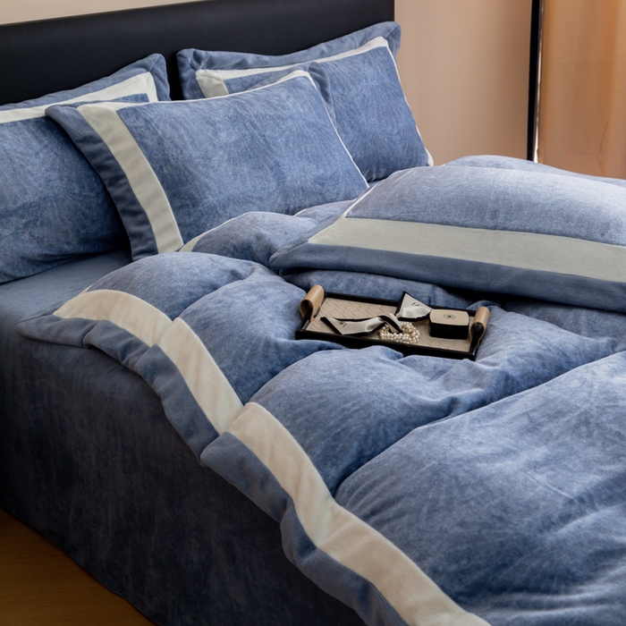 91家纺网 家纺一手货源 找家纺 懒猫家纺 2025新款牛奶绒拼角印花轻奢风四件套 法式情调