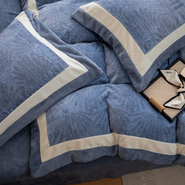 91家纺网 家纺一手货源 找家纺 懒猫家纺 2025新款牛奶绒拼角印花轻奢风四件套 法式情调