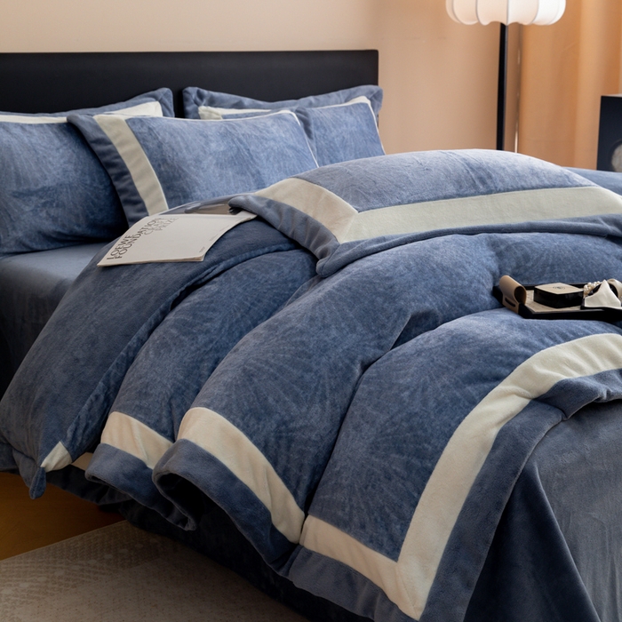 91家纺网 家纺一手货源 找家纺 懒猫家纺 2025新款牛奶绒拼角印花轻奢风四件套 法式情调