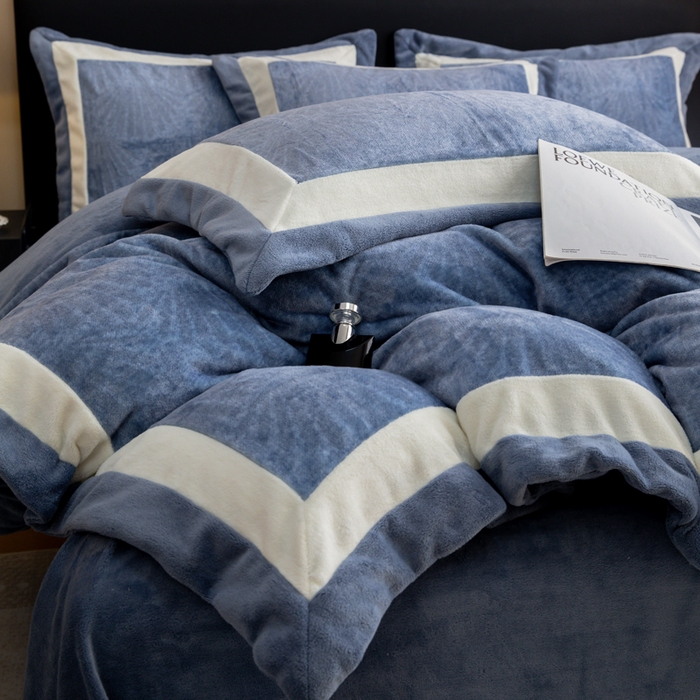 91家纺网 家纺一手货源 找家纺 懒猫家纺 2025新款牛奶绒拼角印花轻奢风四件套 法式情调