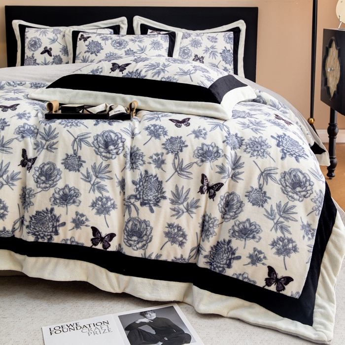 91家纺网 家纺一手货源 找家纺 懒猫家纺 2025新款牛奶绒拼角印花轻奢风四件套 浪漫花蝶-黑