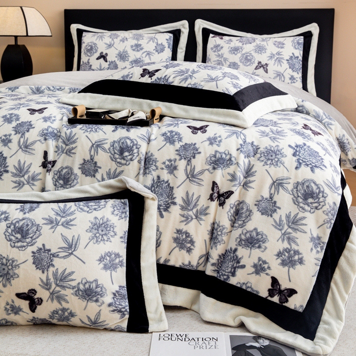 91家纺网 家纺一手货源 找家纺 懒猫家纺 2025新款牛奶绒拼角印花轻奢风四件套 浪漫花蝶-黑