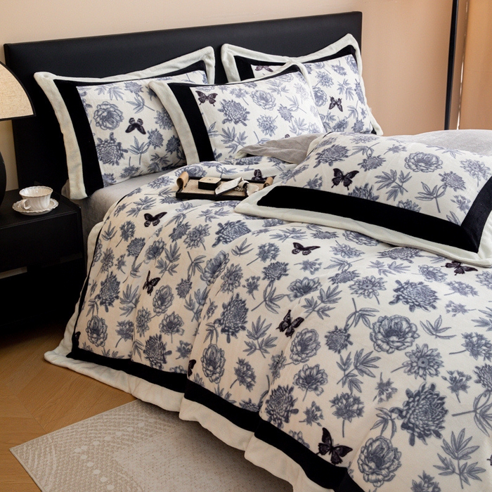 91家纺网 家纺一手货源 找家纺 懒猫家纺 2025新款牛奶绒拼角印花轻奢风四件套 浪漫花蝶-黑