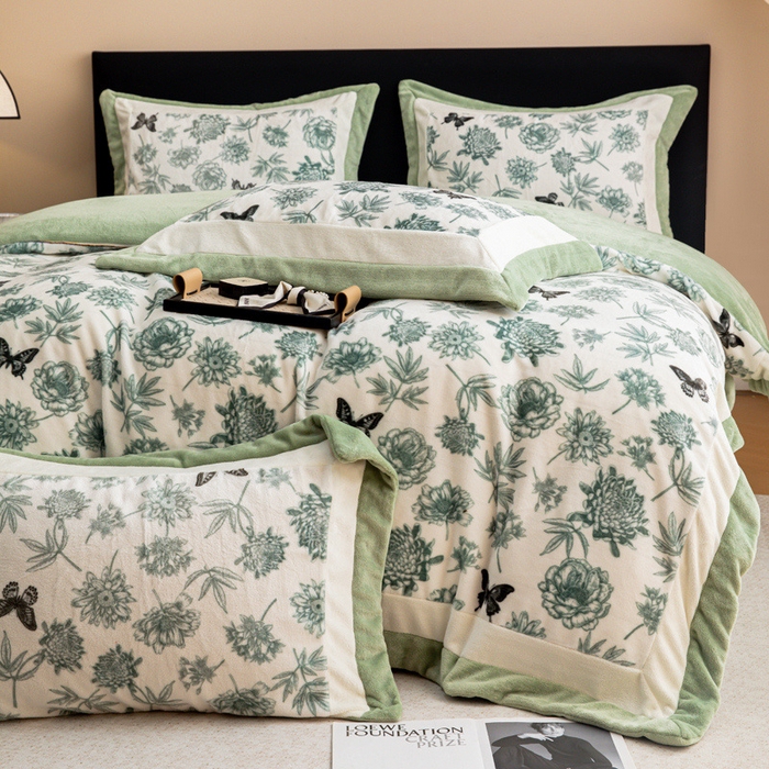 91家纺网 家纺一手货源 找家纺 懒猫家纺 2025新款牛奶绒拼角印花轻奢风四件套 浪漫花蝶-绿