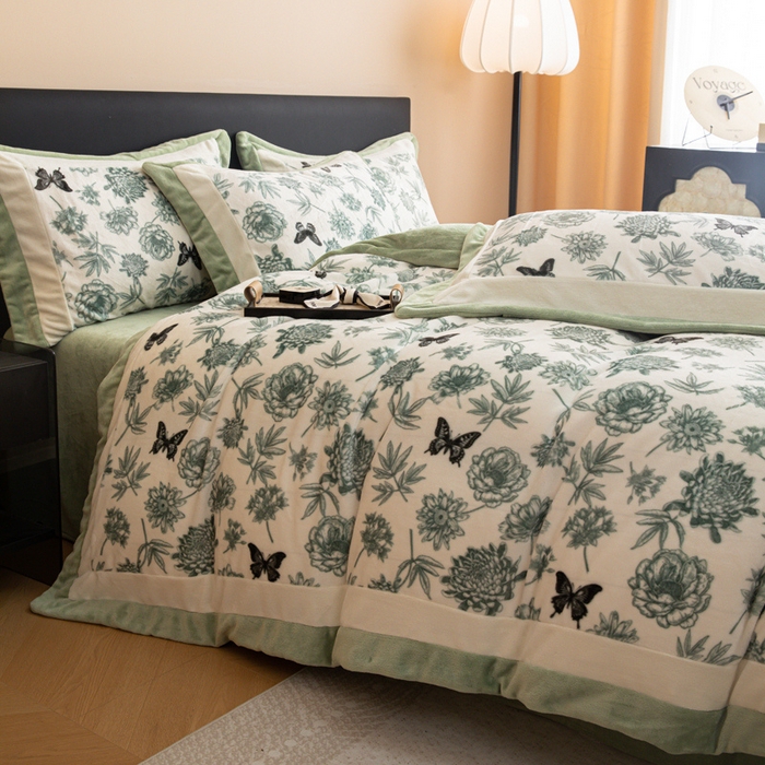 91家纺网 家纺一手货源 找家纺 懒猫家纺 2025新款牛奶绒拼角印花轻奢风四件套 浪漫花蝶-绿