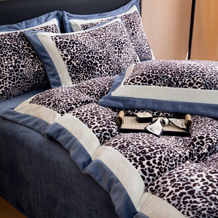 91家纺网 家纺一手货源 找家纺 懒猫家纺 2025新款牛奶绒拼角印花轻奢风四件套 轻奢豹纹-蓝