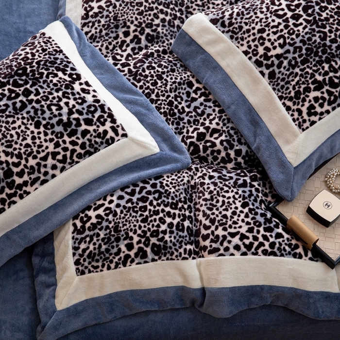 91家纺网 家纺一手货源 找家纺 懒猫家纺 2025新款牛奶绒拼角印花轻奢风四件套 轻奢豹纹-蓝