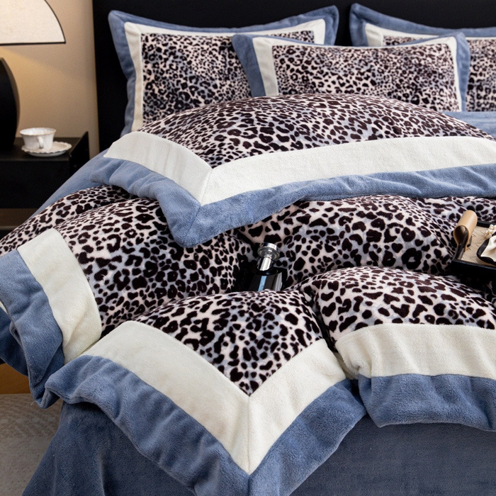 91家纺网 家纺一手货源 找家纺 懒猫家纺 2025新款牛奶绒拼角印花轻奢风四件套 轻奢豹纹-蓝