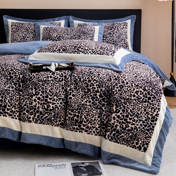 91家纺网 家纺一手货源 找家纺 懒猫家纺 2025新款牛奶绒拼角印花轻奢风四件套 轻奢豹纹-蓝