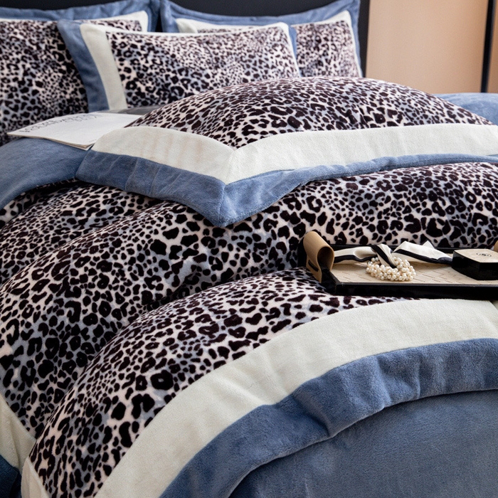 91家纺网 家纺一手货源 找家纺 懒猫家纺 2025新款牛奶绒拼角印花轻奢风四件套 轻奢豹纹-蓝