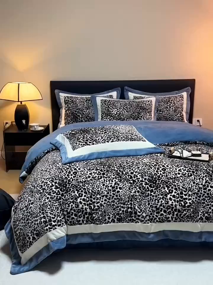 91家纺网 家纺一手货源 找家纺 懒猫家纺 2025新款牛奶绒拼角印花轻奢风四件套 轻奢豹纹-蓝