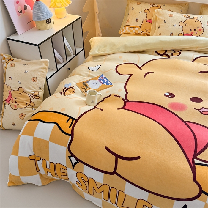 91家纺网 家纺一手货源 找家纺 茉保家纺 2025新款大板卡通加厚牛奶绒印花四件套 搞怪小熊