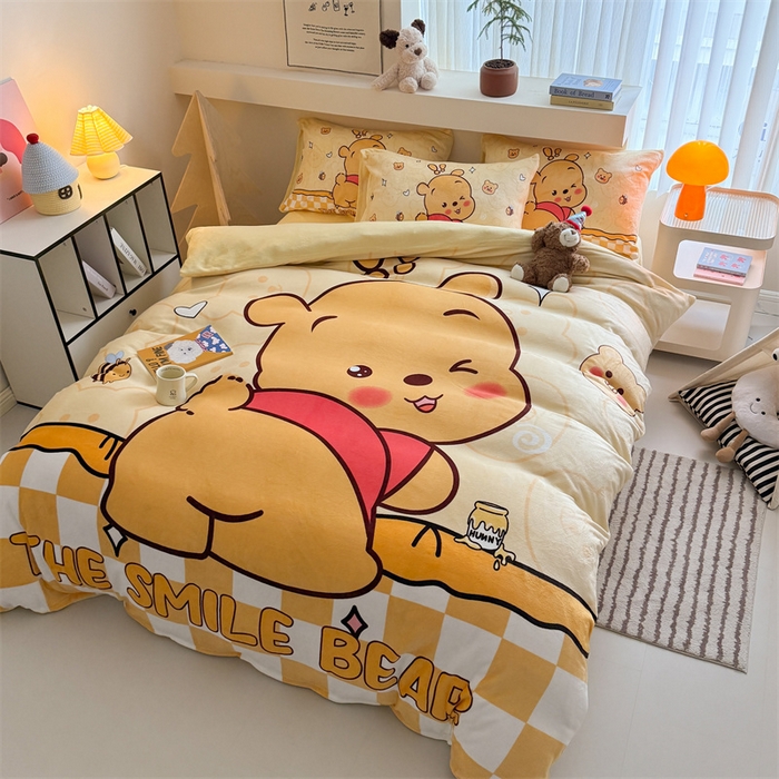 91家纺网 家纺一手货源 找家纺 茉保家纺 2025新款大板卡通加厚牛奶绒印花四件套 搞怪小熊