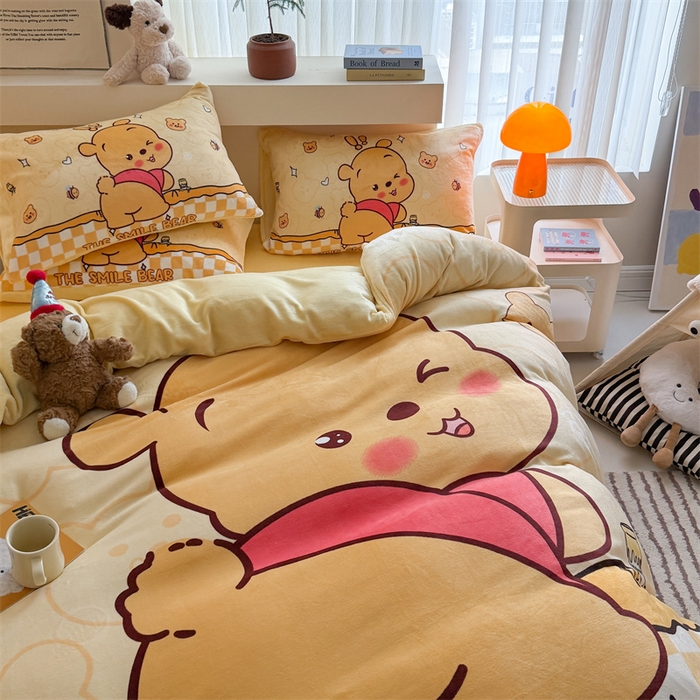 91家纺网 家纺一手货源 找家纺 茉保家纺 2025新款大板卡通加厚牛奶绒印花四件套 搞怪小熊
