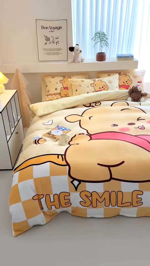 91家纺网 家纺一手货源 找家纺 茉保家纺 2025新款大板卡通加厚牛奶绒印花四件套 搞怪小熊