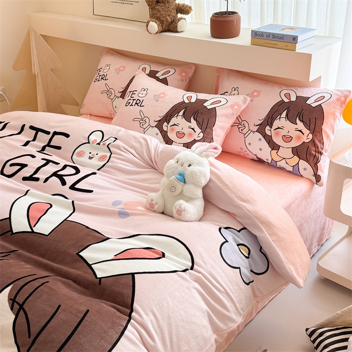 91家纺网 家纺一手货源 找家纺 茉保家纺 2025新款大板卡通加厚牛奶绒印花四件套 活泼女孩