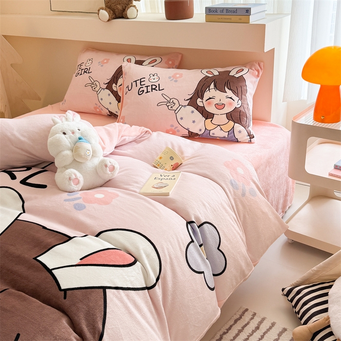 91家纺网 家纺一手货源 找家纺 茉保家纺 2025新款大板卡通加厚牛奶绒印花四件套 活泼女孩