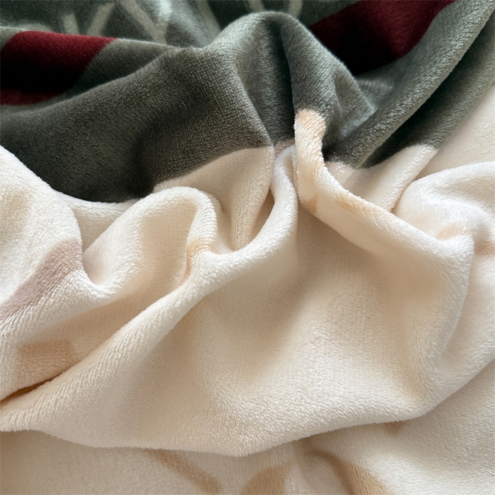 91家纺网 家纺一手货源 找家纺 茉保家纺 2025新款大板卡通加厚牛奶绒印花四件套 敬礼狗狗