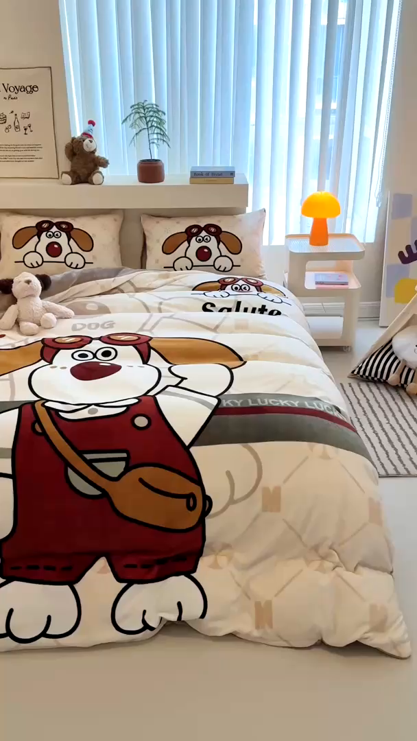 91家纺网 家纺一手货源 找家纺 茉保家纺 2025新款大板卡通加厚牛奶绒印花四件套 敬礼狗狗