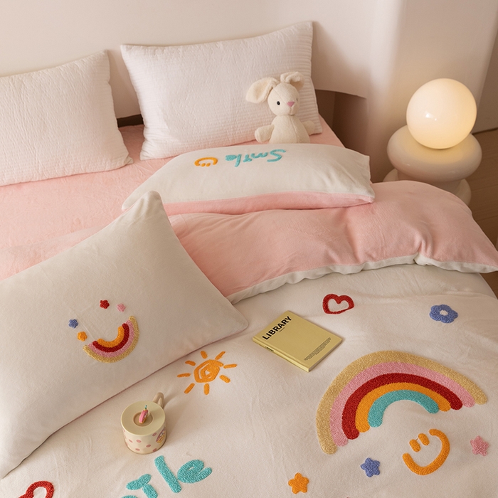 91家纺网 家纺一手货源 找家纺 （总）懒猫家纺 2025新款牛奶绒毛巾绣四件套