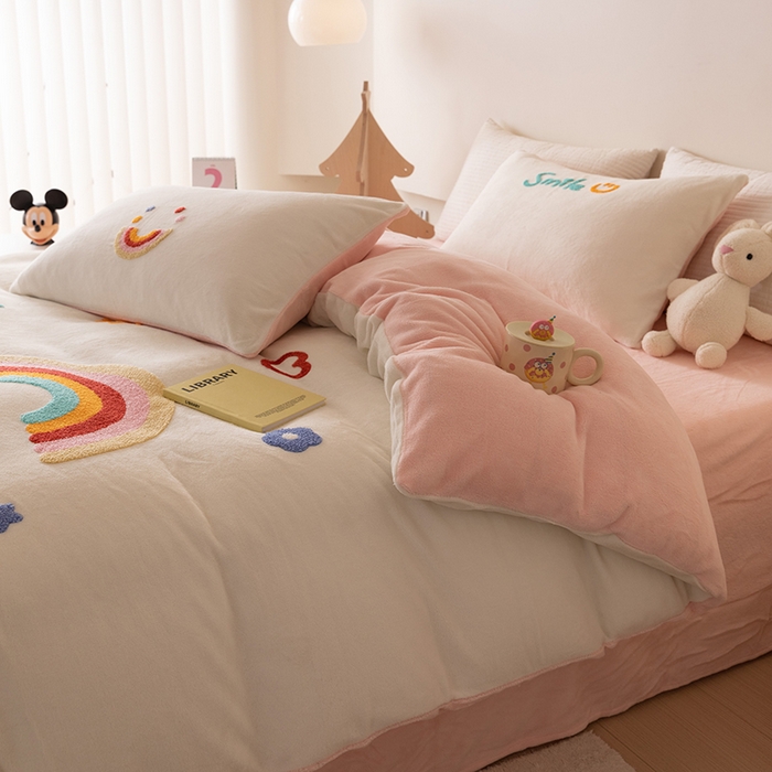 91家纺网 家纺一手货源 找家纺 （总）懒猫家纺 2025新款牛奶绒毛巾绣四件套