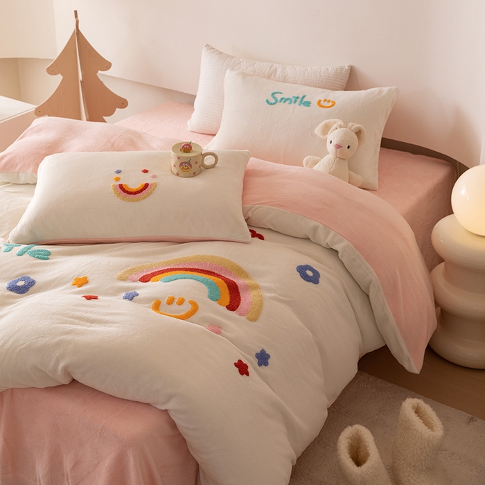 91家纺网 家纺一手货源 找家纺 （总）懒猫家纺 2025新款牛奶绒毛巾绣四件套