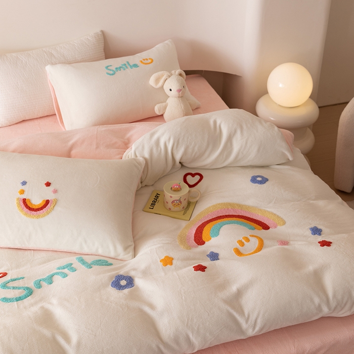 91家纺网 家纺一手货源 找家纺 （总）懒猫家纺 2025新款牛奶绒毛巾绣四件套