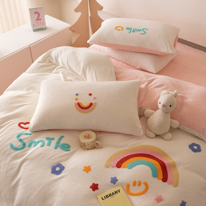 91家纺网 家纺一手货源 找家纺 （总）懒猫家纺 2025新款牛奶绒毛巾绣四件套