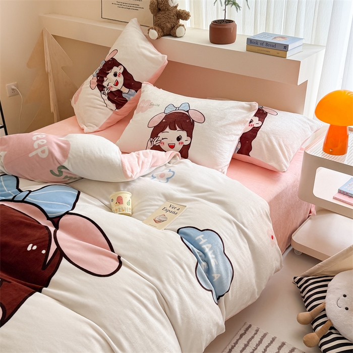 91家纺网 家纺一手货源 找家纺 茉保家纺 2025新款大板卡通加厚牛奶绒印花四件套 可爱女孩