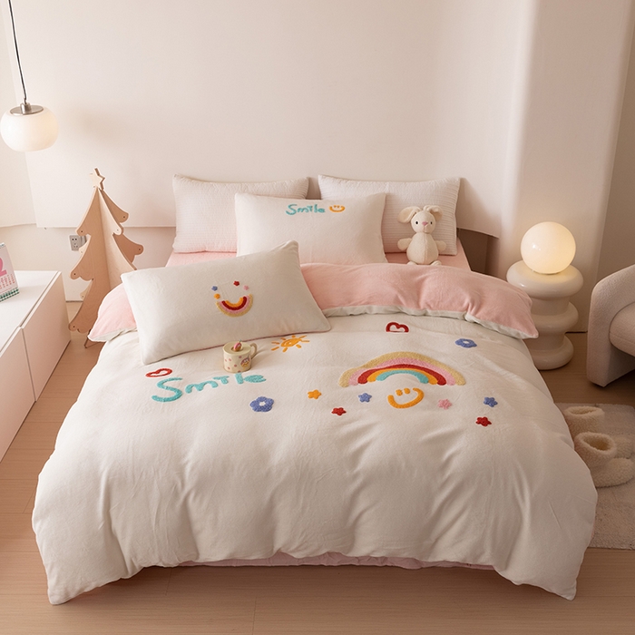 91家纺网 家纺一手货源 找家纺 （总）懒猫家纺 2025新款牛奶绒毛巾绣四件套