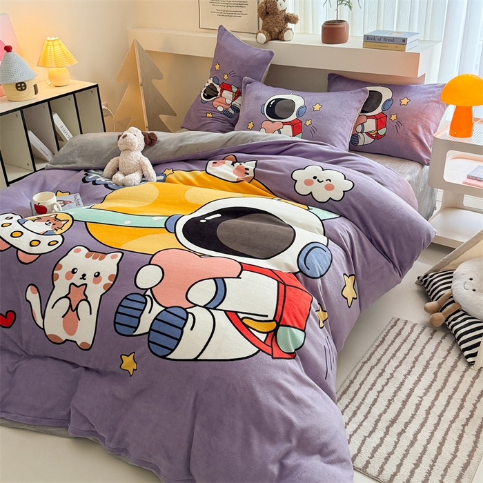 91家纺网 家纺一手货源 找家纺 茉保家纺 2025新款大板卡通加厚牛奶绒印花四件套 温馨太空