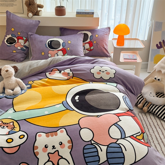 91家纺网 家纺一手货源 找家纺 茉保家纺 2025新款大板卡通加厚牛奶绒印花四件套 温馨太空