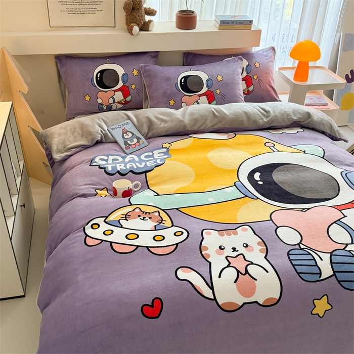 91家纺网 家纺一手货源 找家纺 茉保家纺 2025新款大板卡通加厚牛奶绒印花四件套 温馨太空