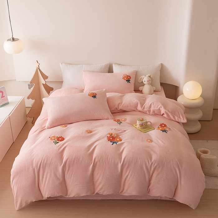 91家纺网 家纺一手货源 找家纺 （总）懒猫家纺 2025新款牛奶绒毛巾绣四件套